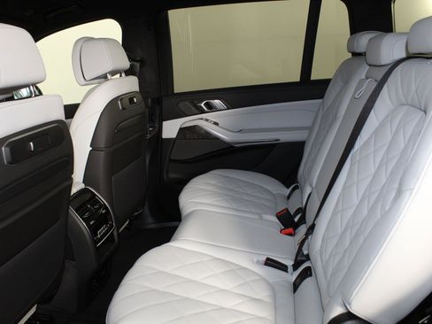 New 2026 BMW X7 xDrive40i w/ Premium Package image 27