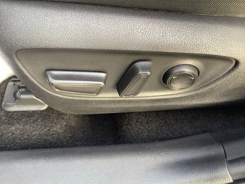 Used 2025 Toyota RAV4 XLE AWD/4WD image 15