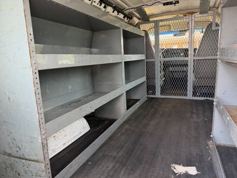 Used 2017 Chevrolet Express 2500 RWD image 7