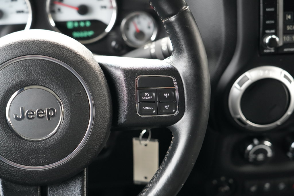 Used 2015 Jeep Wrangler Unlimited Sahara w/ Connectivity Group AWD/4WD image 16