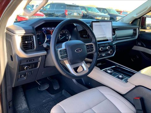 Used 2024 Ford Expedition Max XLT image 17