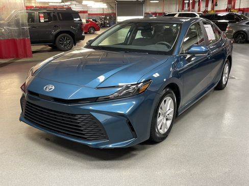 Used 2025 Toyota Camry LE w/ Convenience Package FWD image 5