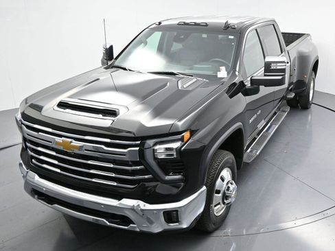 Used 2025 Chevrolet Silverado 3500 LTZ w/ LTZ Plus Package image 41