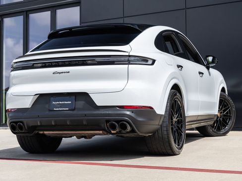 Certified 2024 Porsche Cayenne Coupe image 11