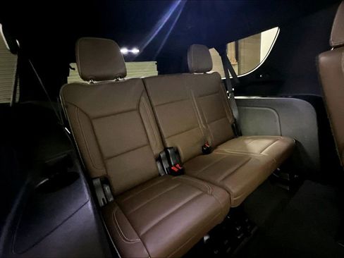 Used 2023 Chevrolet Suburban High Country AWD/4WD image 23
