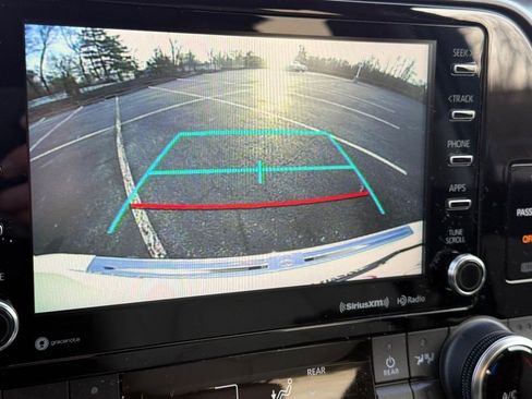 Used 2022 Toyota Highlander XLE image 23