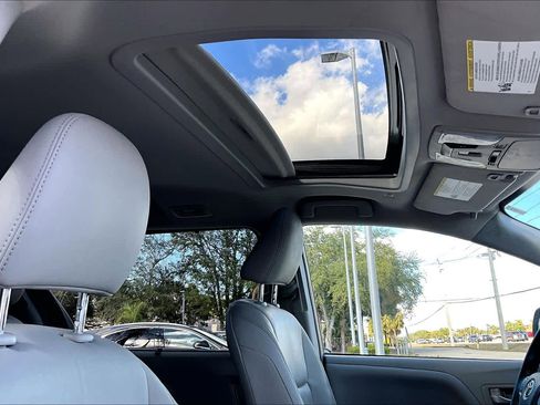 Used 2019 Toyota Sienna XLE image 13