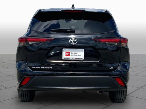 Used 2025 Toyota Highlander LE FWD image 5