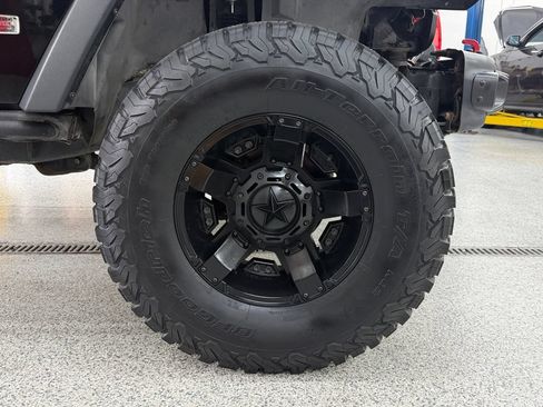 Used 2013 Jeep Wrangler Rubicon AWD/4WD image 44