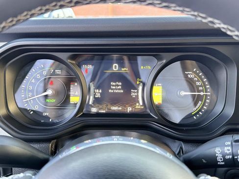 Used 2025 Jeep Wrangler Unlimited Sahara AWD/4WD image 25