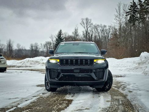 New 2026 Jeep Grand Cherokee Altitude AWD/4WD image 8