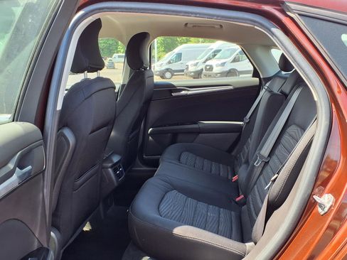 Used 2016 Ford Fusion SE FWD image 9