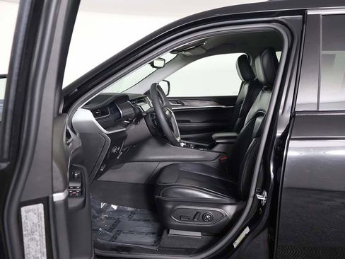 Used 2023 Jeep Grand Cherokee L Limited image 32