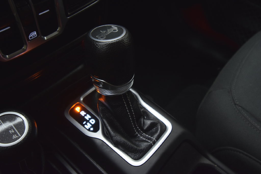 Used 2018 Jeep Wrangler Unlimited Sahara AWD/4WD image 19