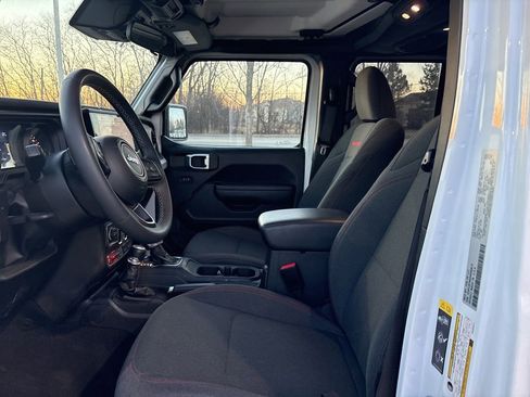 Used 2025 Jeep Wrangler Unlimited Rubicon image 11
