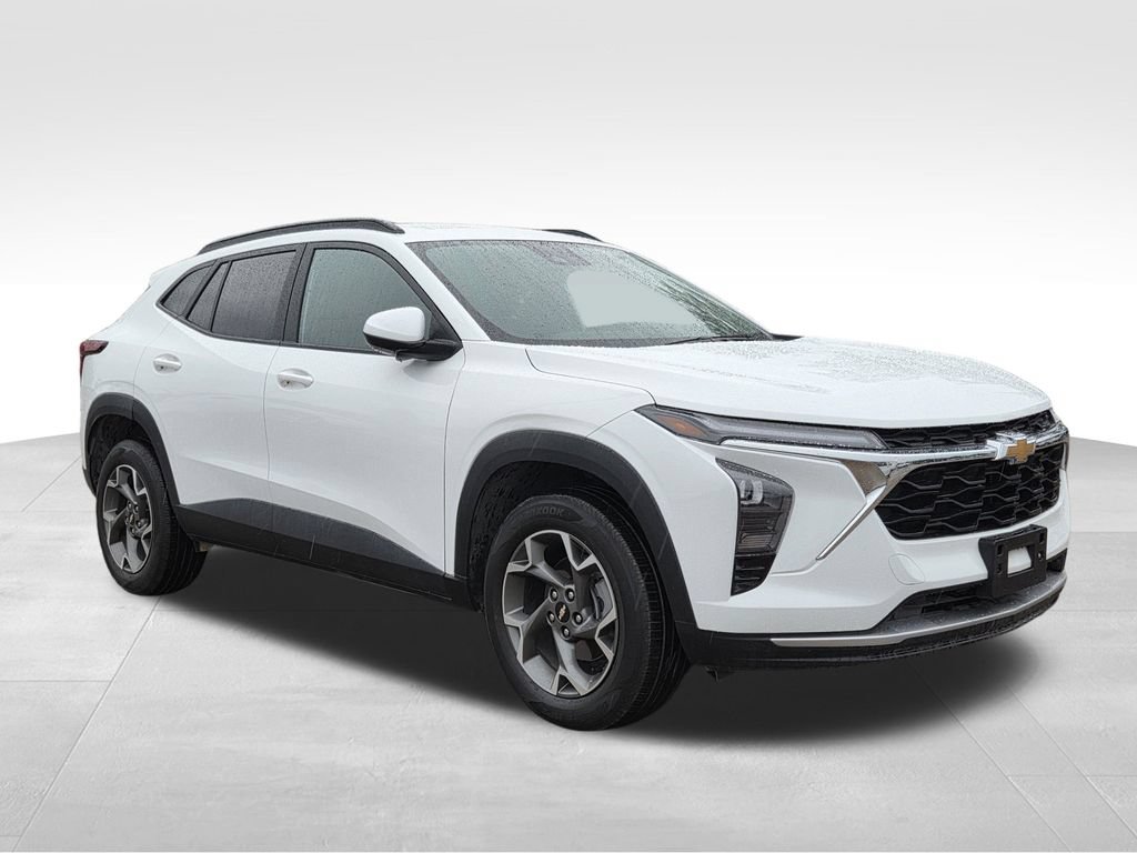 Used 2025 Chevrolet Trax LT FWD image 4