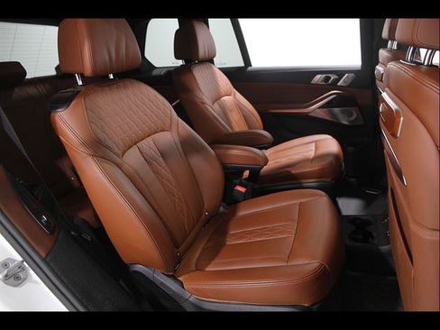 Used 2025 BMW X7 M60i AWD/4WD image 17