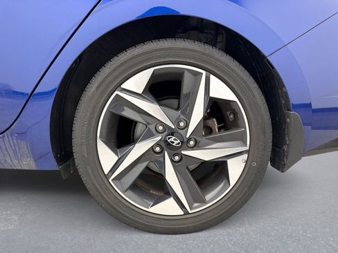 Used 2021 Hyundai Elantra Limited image 12