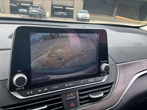 Used 2024 Nissan Altima 2.5 SV image 14