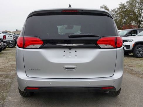 New 2026 Chrysler Voyager LX image 7