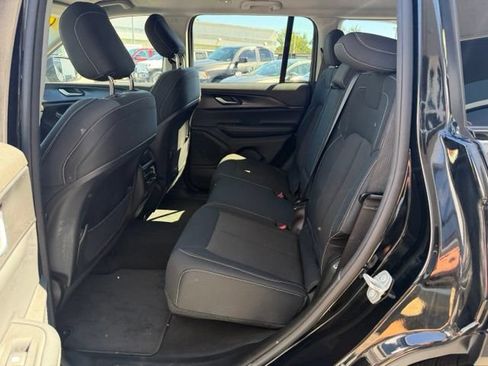 Used 2023 Jeep Grand Cherokee Laredo w/ Luxury Tech Group I AWD/4WD image 11