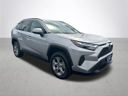 Used 2025 Toyota RAV4 XLE AWD/4WD image 5