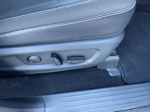 Used 2025 Nissan Pathfinder SL image 32