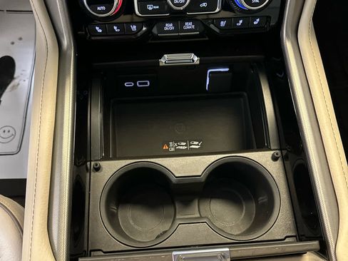 Used 2022 GMC Yukon XL Denali image 30