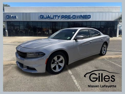 Used 2015 Dodge Charger SXT RWD image 1