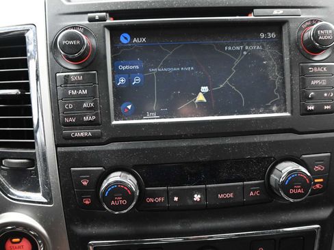 Used 2018 Nissan Titan SV w/ SV Convenience Package image 21