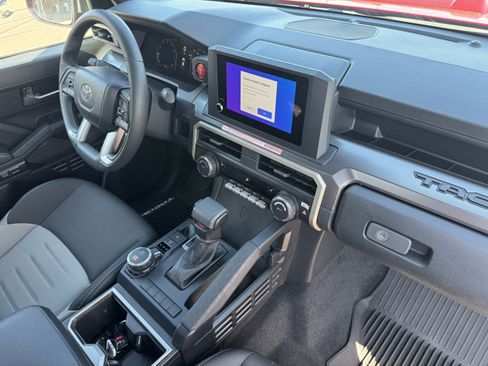 Certified 2025 Toyota Tacoma TRD Sport AWD/4WD image 28
