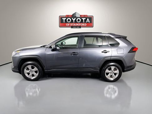 Used 2022 Toyota RAV4 LE AWD/4WD image 4
