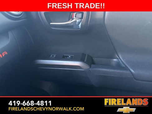 Used 2018 Toyota Tacoma TRD Sport image 21