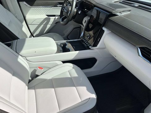 Used 2024 GMC Acadia Denali w/ Super Cruise Package image 27