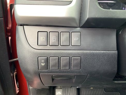 Used 2019 Toyota Highlander SE image 27