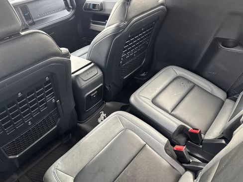 Used 2022 Ford Bronco Black Diamond image 4