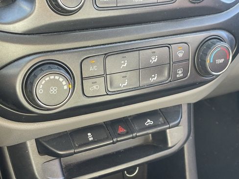 Used 2016 GMC Canyon 2WD Crew Cab w/ Convenience Package image 7