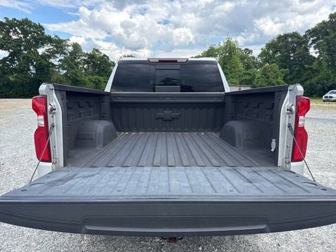 Used 2021 Chevrolet Silverado 1500 LT Trail Boss w/ Convenience Package II AWD/4WD image 3