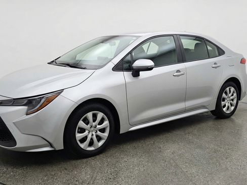 Used 2025 Toyota Corolla LE image 3