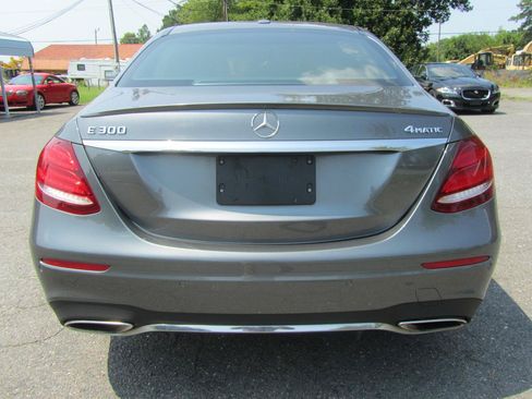 Used 2017 Mercedes-Benz E 300 4MATIC image 9