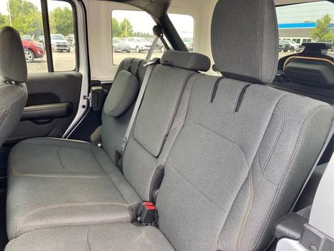 Used 2024 Jeep Wrangler Unlimited Sahara image 24