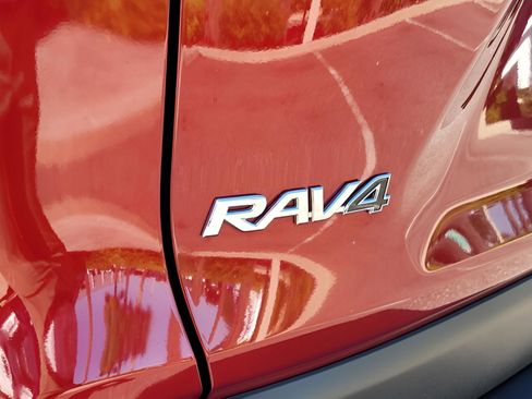 Certified 2022 Toyota RAV4 LE image 11
