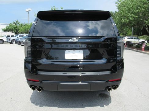 Used 2025 Chevrolet Suburban Z71 w/ Comfort Package AWD/4WD image 5