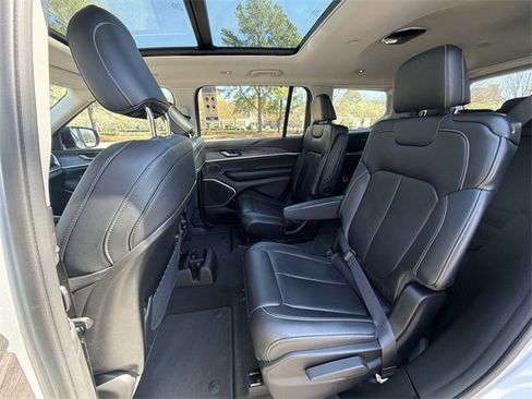 Used 2022 Jeep Grand Cherokee L Limited image 23