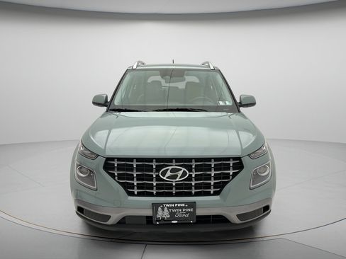 Used 2025 Hyundai Venue Limited FWD image 2