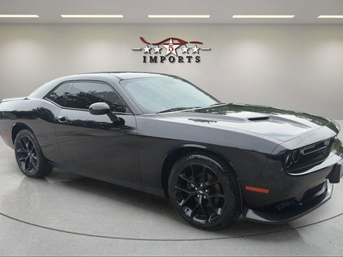 Used 2018 Dodge Challenger SXT RWD image 7