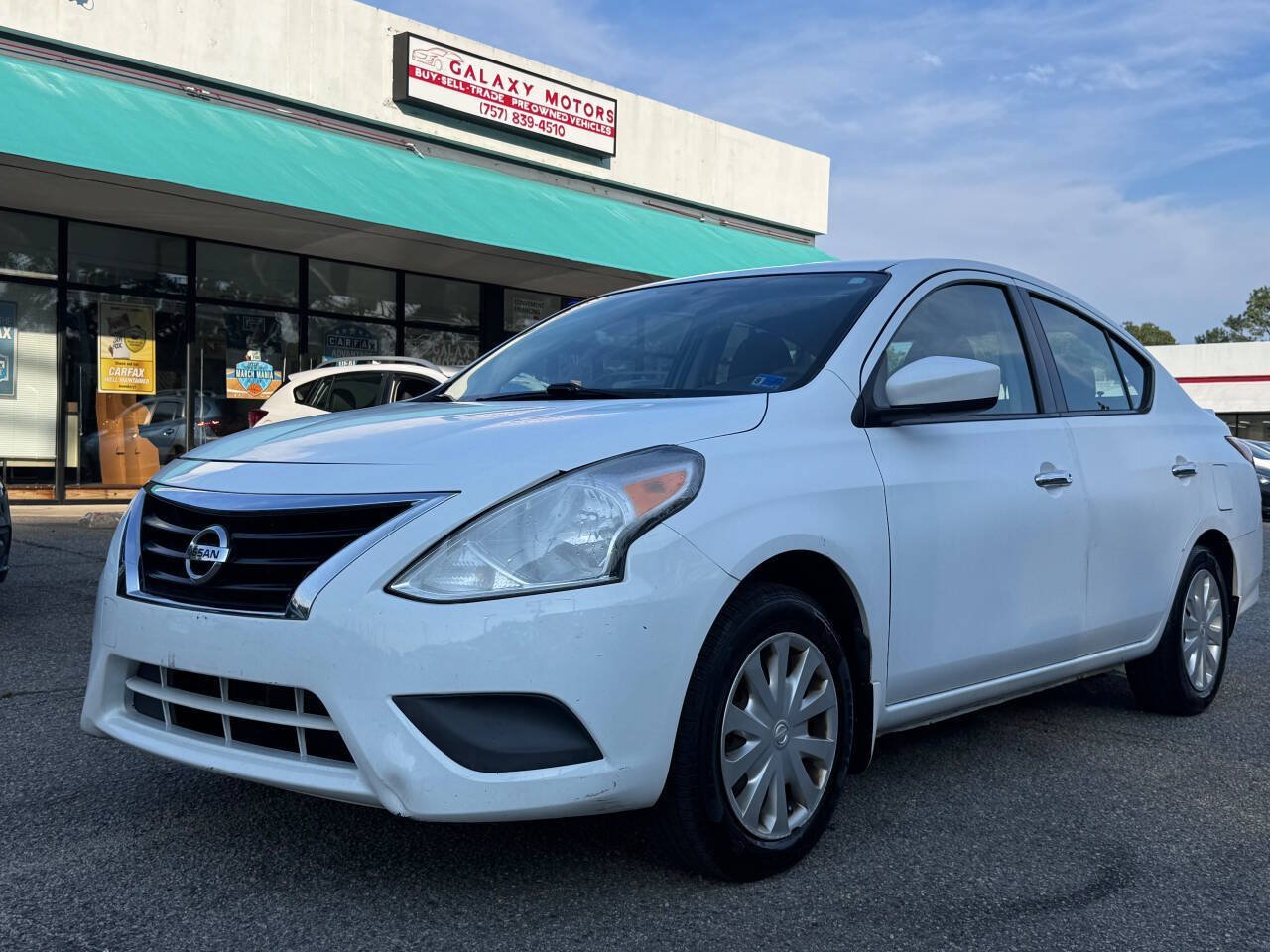 Used 2015 Nissan Versa SV FWD image 1