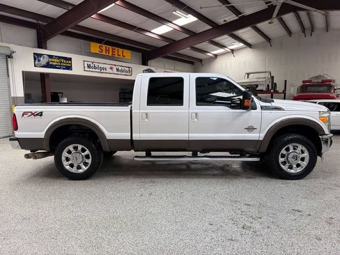 Used 2016 Ford F250 Lariat w/ Lariat Ultimate Package AWD/4WD image 9