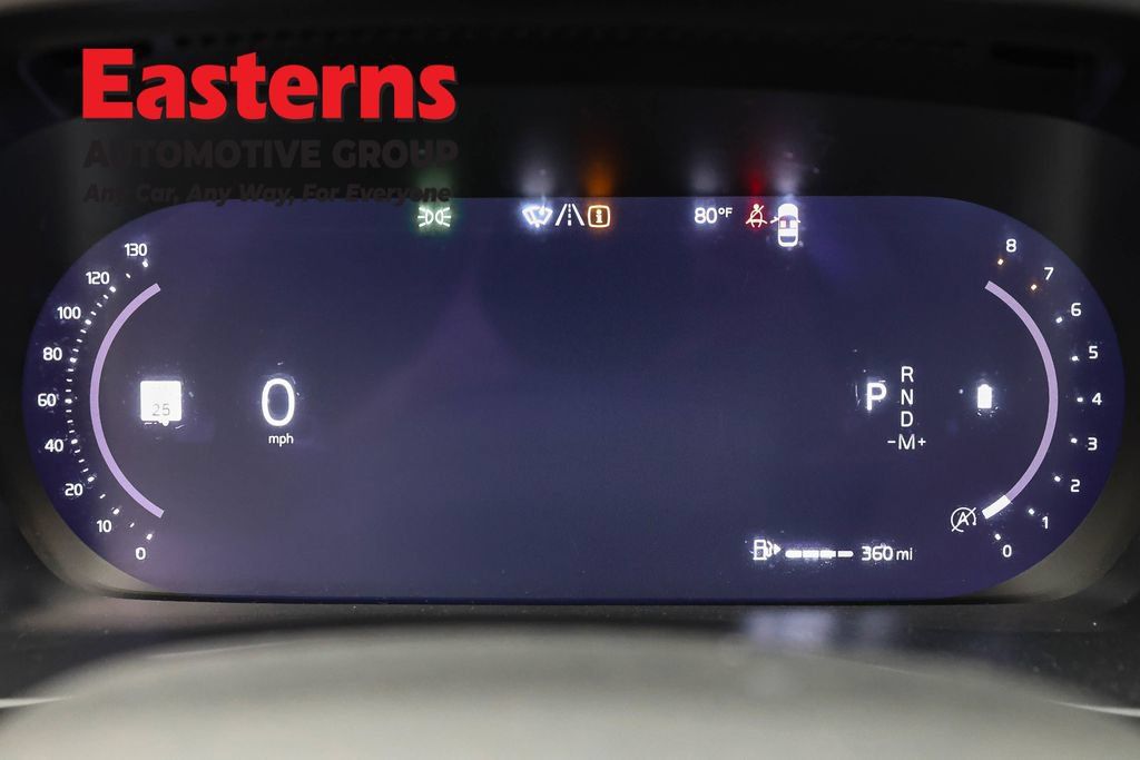 Used 2023 Volvo XC40 B4 Ultimate FWD image 19