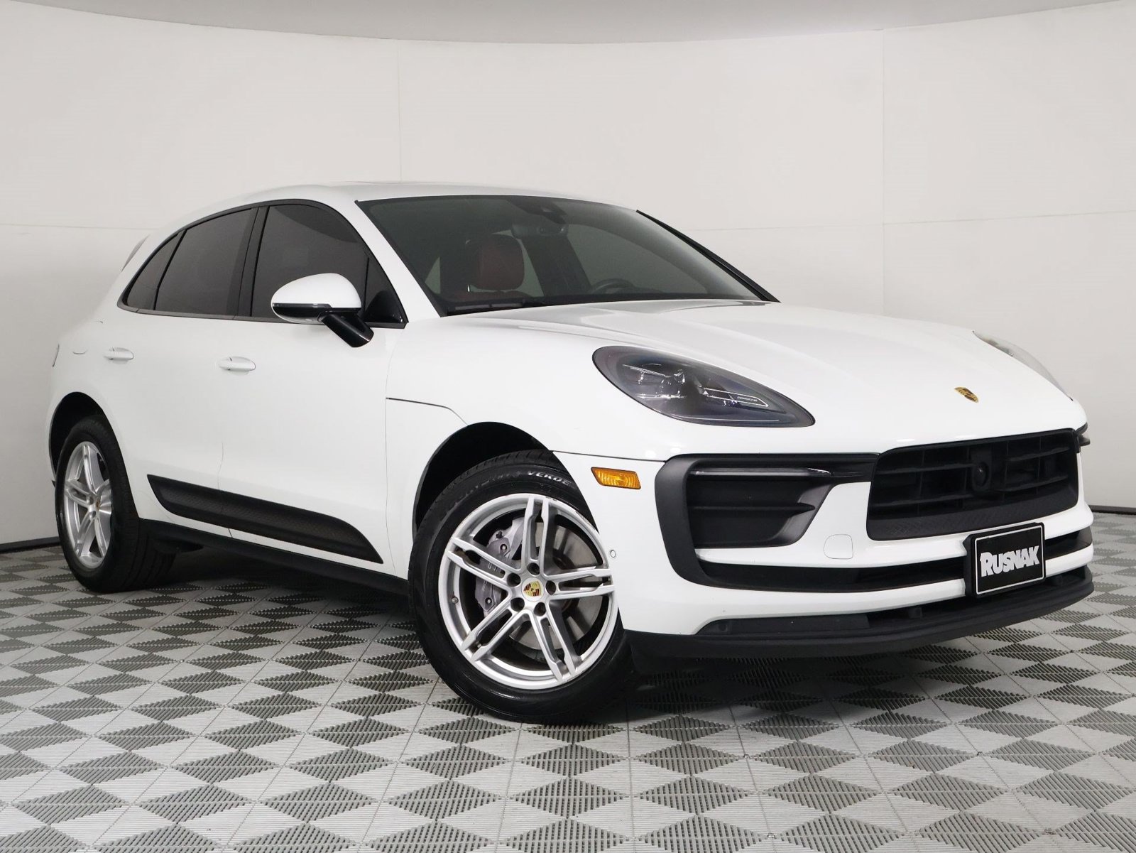 Certified 2023 Porsche Macan AWD/4WD image 9